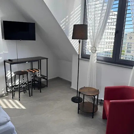 Apartamento Picasso - Modernes Mit Balkon Naehe & Dom - Colonia